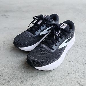 Brooks Women’s Ghost Max 2 Shoes Black Size 9